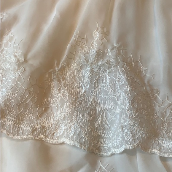 WHBM Beautiful Ruffle Top - Picture 3 of 3